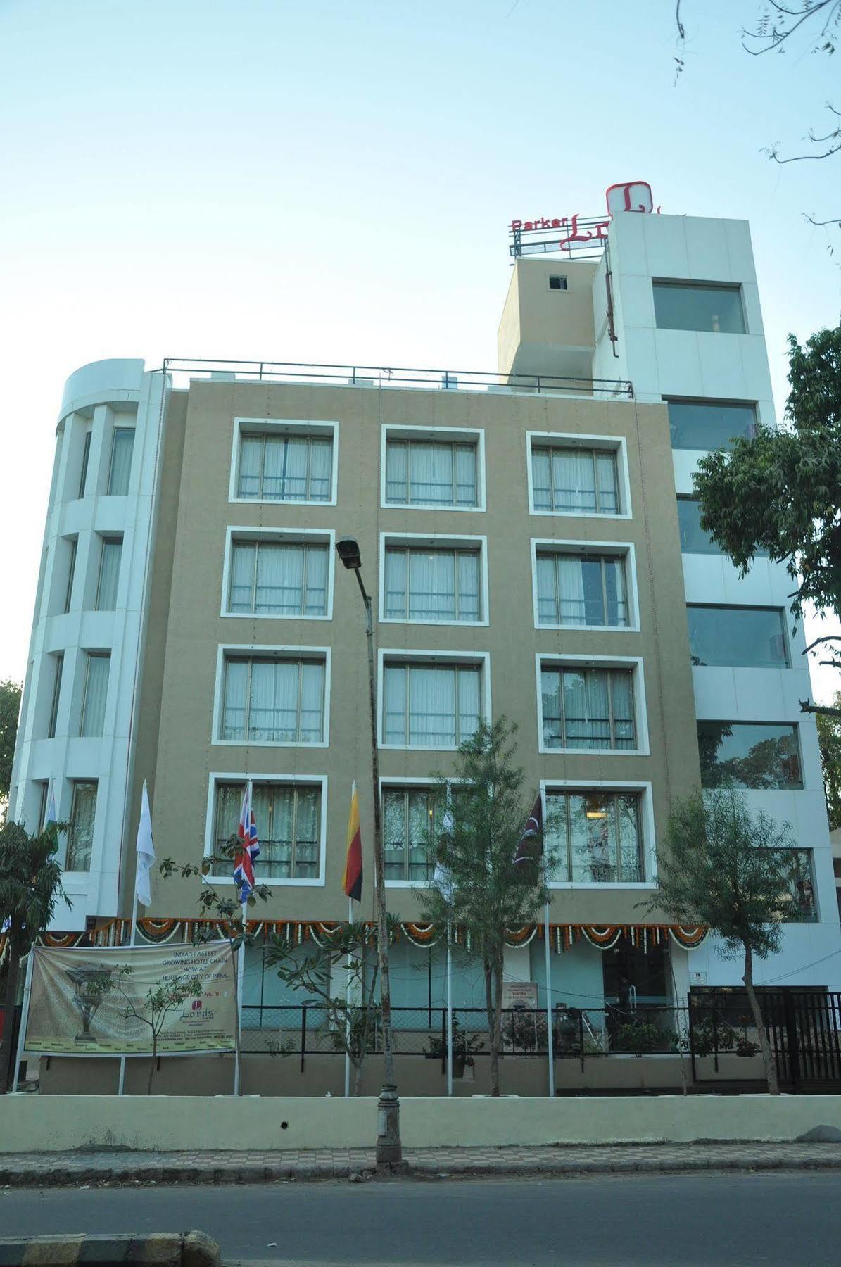 Treebo Trend Hotel Parker Αχμπανταμπάντ Εξωτερικό φωτογραφία