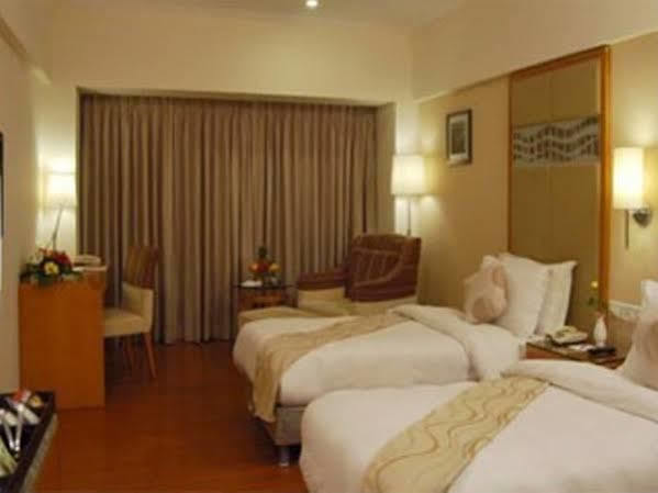 Treebo Trend Hotel Parker Αχμπανταμπάντ Εξωτερικό φωτογραφία